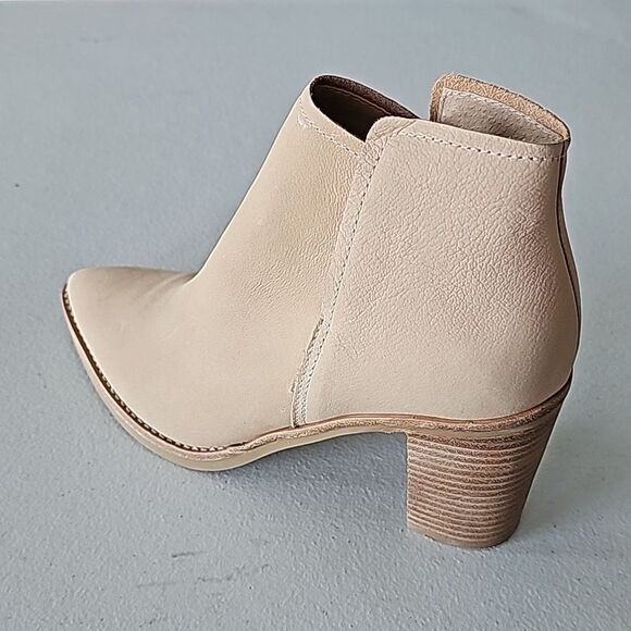 Dolce Vita Shoes - Nearly New in Box Dolce Vita Spade Booties in Dune Nubuck, Size 10